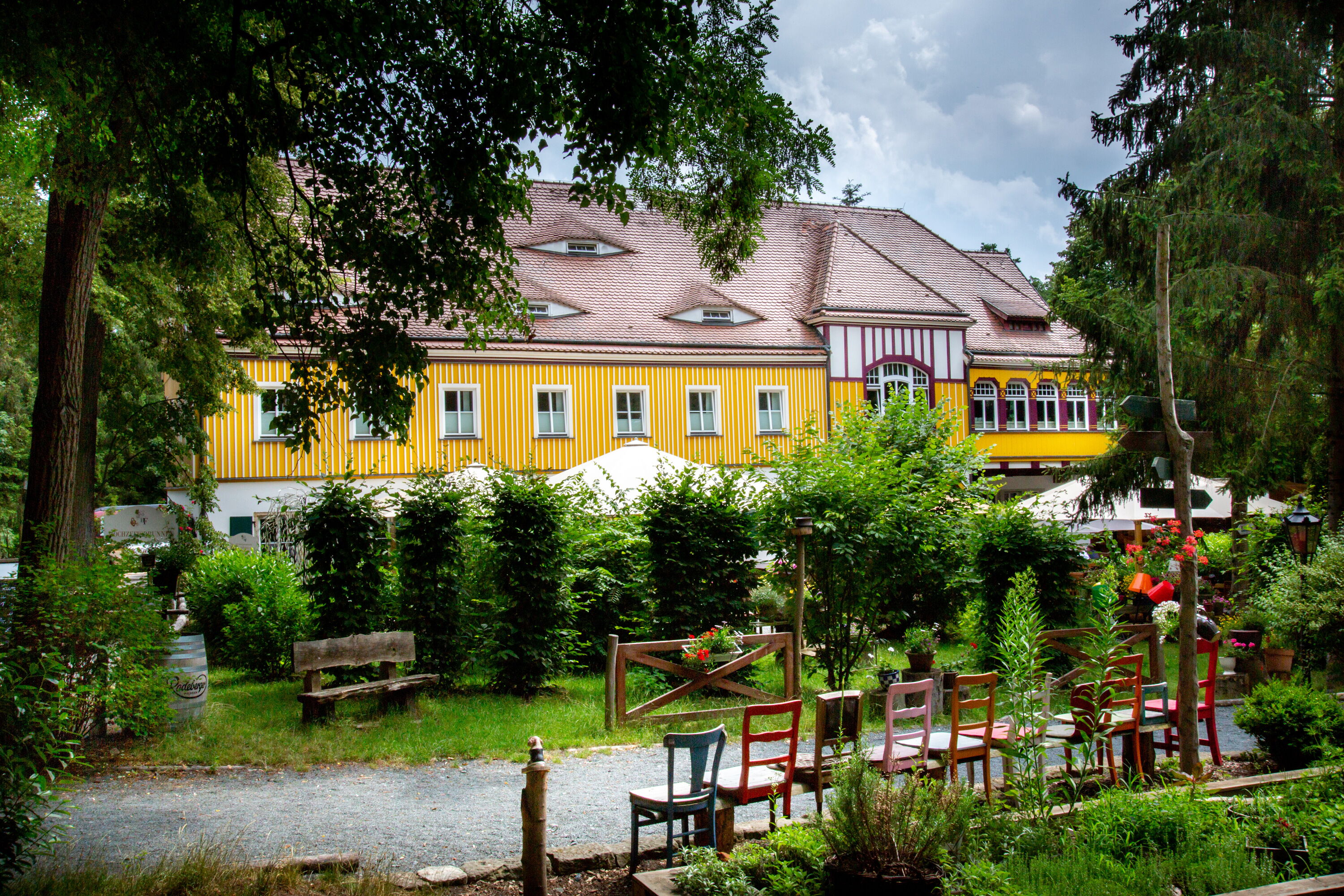 Fischhaus garden in summer